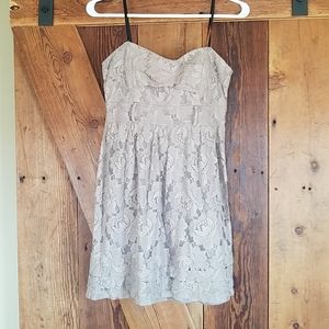 Lace strapless sweetheart neckline dress